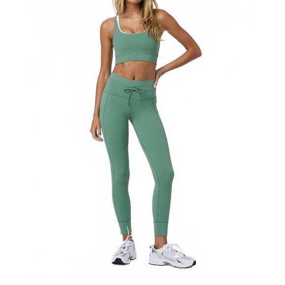 NEW VUORI daily pocket legging in hedge green - Picture 3 of 4